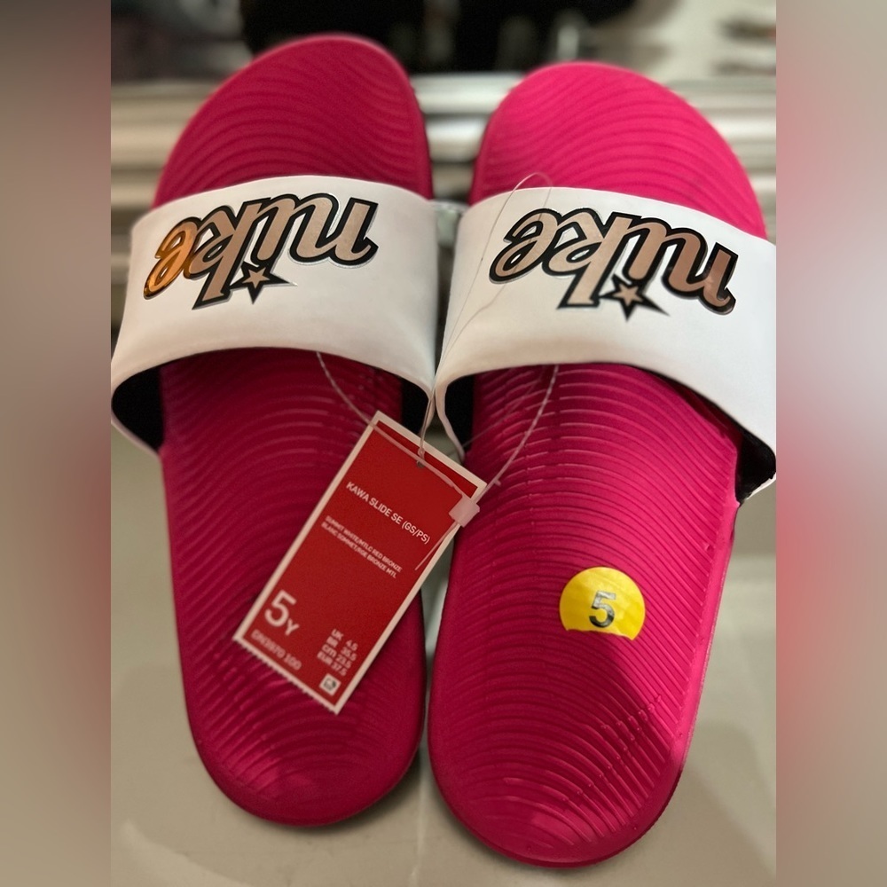 Nike Slides -> Nike slides